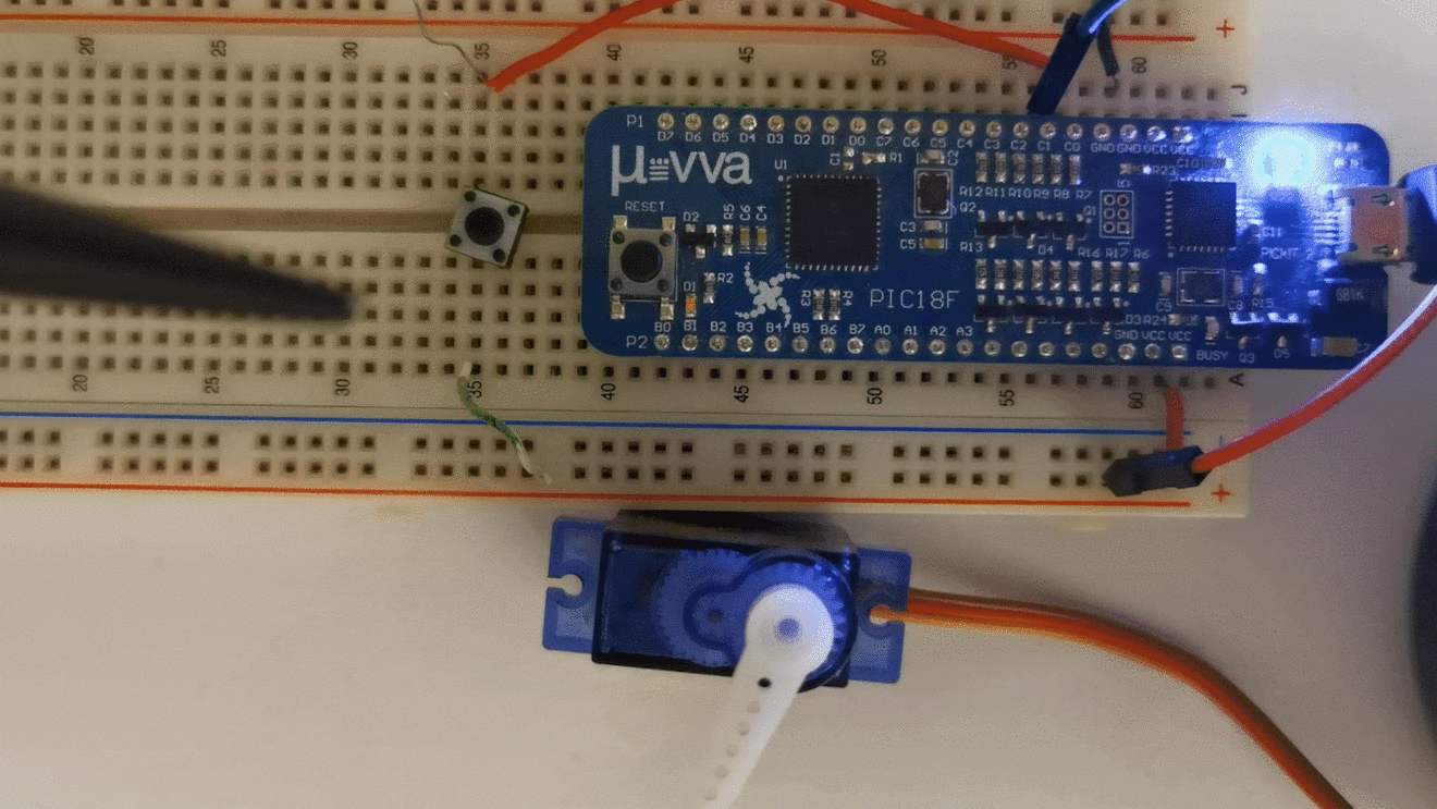 Práctica 5 con Miuva 18 Servomotor con pulsador en PIC C INTESC