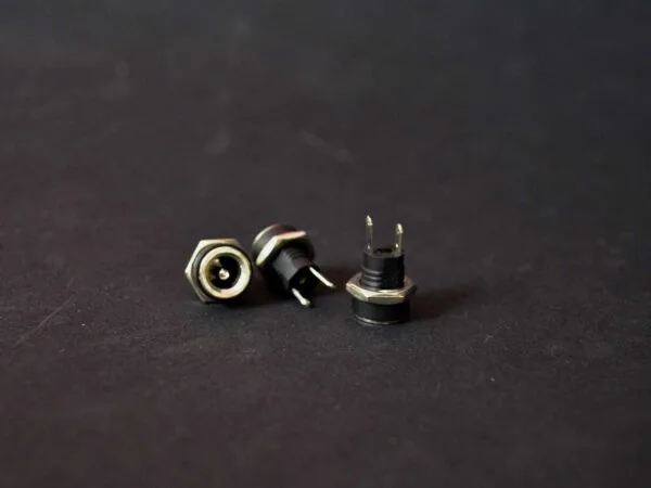 Jack de 2.1mm para Gabinete