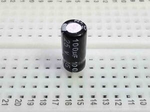 Capacitor Electrolítico de 100uF/25V
