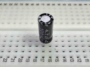 Capacitor Electrolítico de 4.7uF/100V