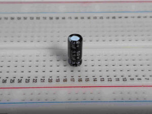 Capacitor Electrolítico de 3.3uF/50V